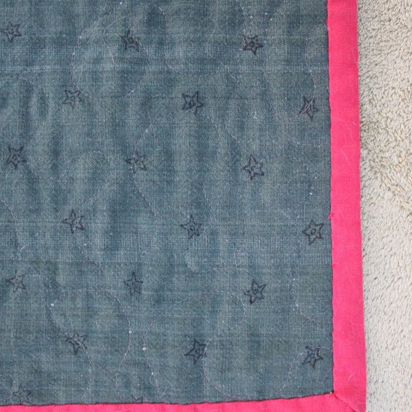 Quilted Throw/Quilt Playful Pattern  Size 31" X 31" - Picture 5 of 8